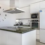 Magnificent Flat With Splendid Ocean Views דירה *